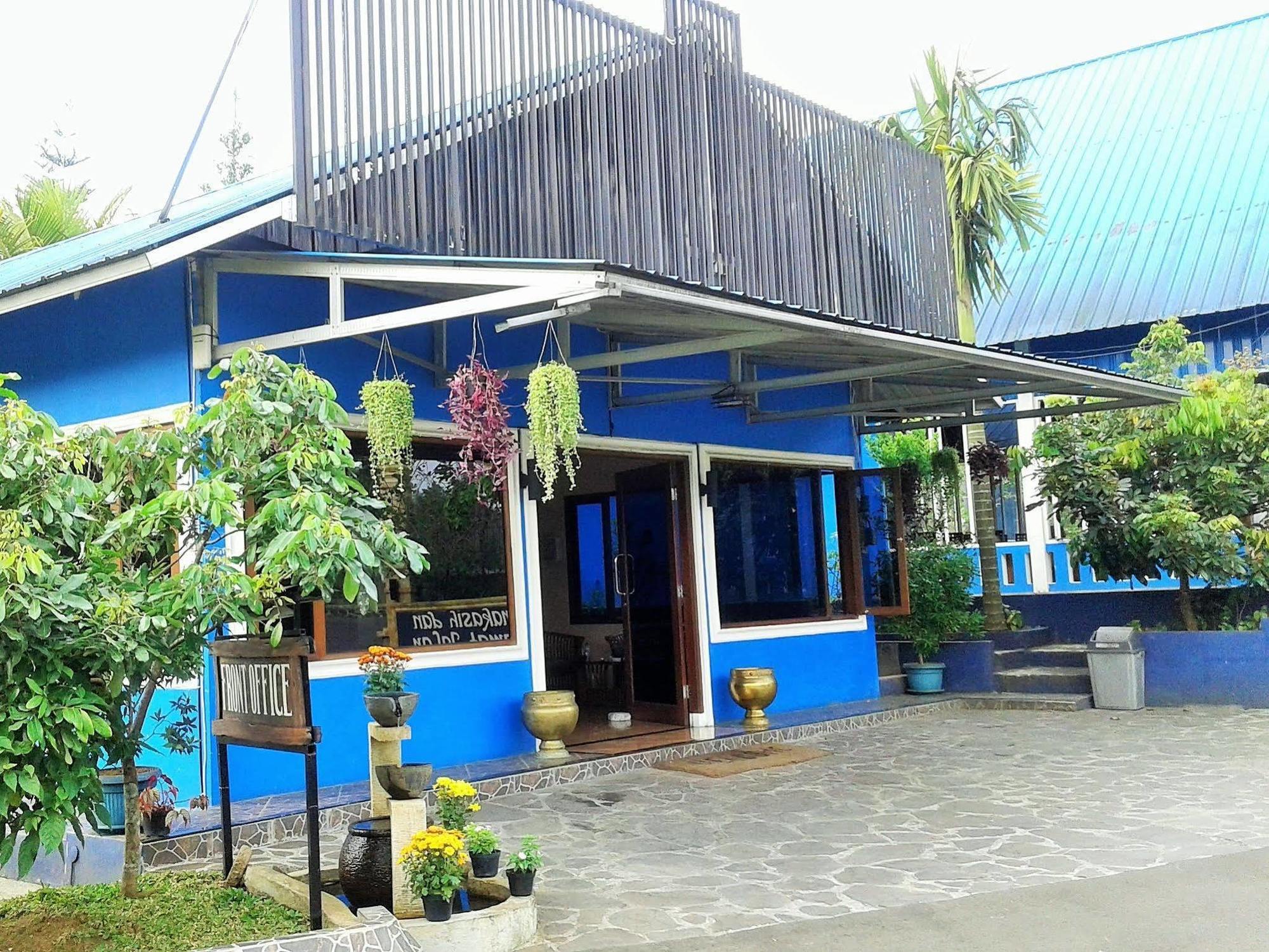 Aries Biru Resort Чисаруа Экстерьер фото